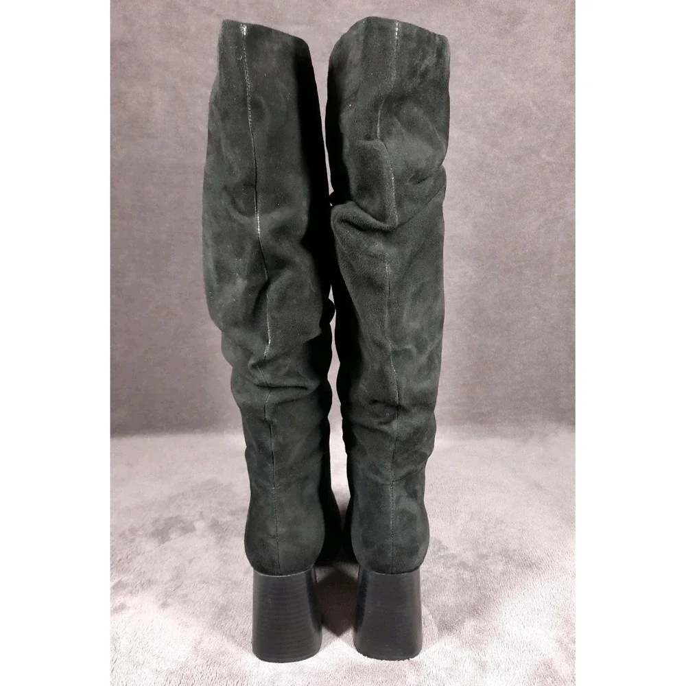 Nine West right boot
